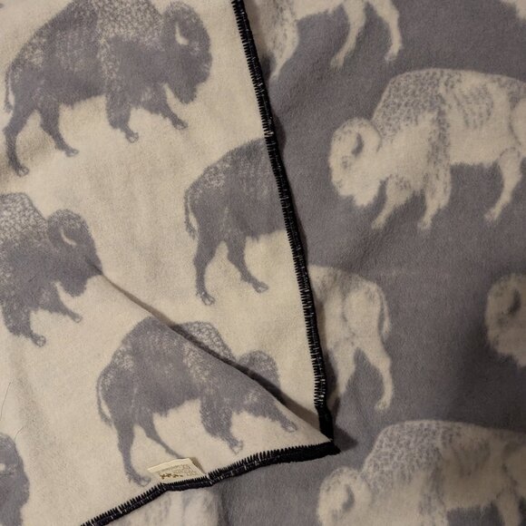 Joyce Onarheim Boe - Legacy Collection 100% Wool Buffalo Throw - Picture 2 of 3